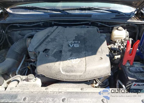 2010 Toyota Tacoma Base V6 z USA, uszkodzony, nr VIN 3TMLU4EN3AM043940